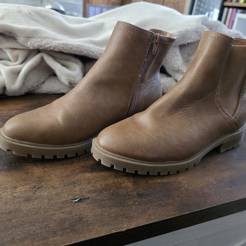 Wonderly Tan Leather Side-Zip Ankle Booties